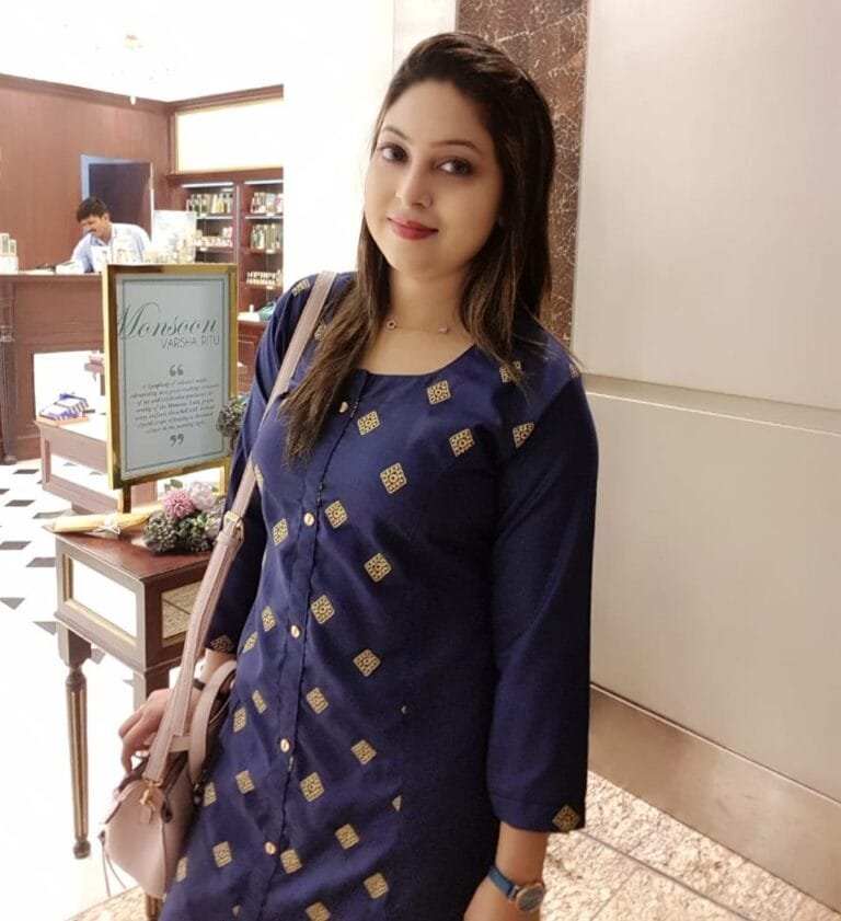 Farhat Shaikh redefines the idea of beauty with her professional make-up skills