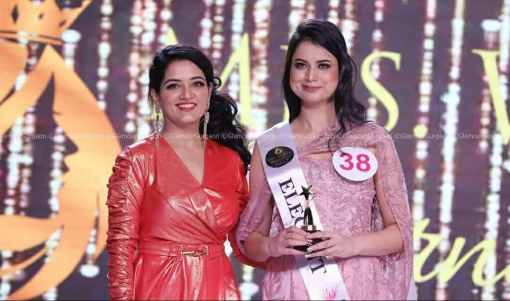 Kavita Jarwal won the title of MRS ELEGANT in Mrs world International show