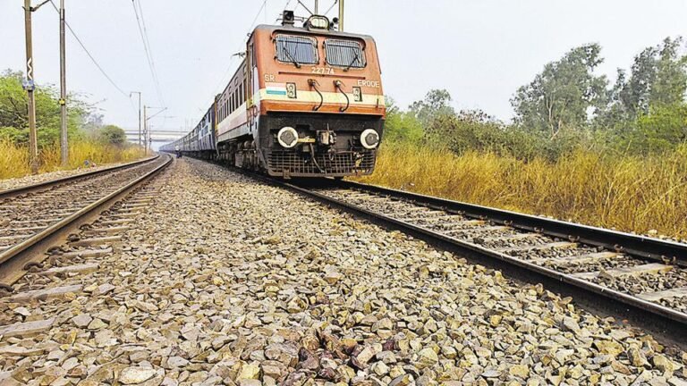 Big accident due to negligence, 3 died while making videos at railway track