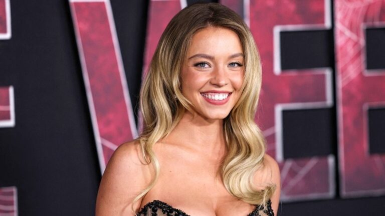 Sydney Sweeney Celebrates Paying Off Mom’s Mortgage, Highlights Household Bonds and Profession Triumphs