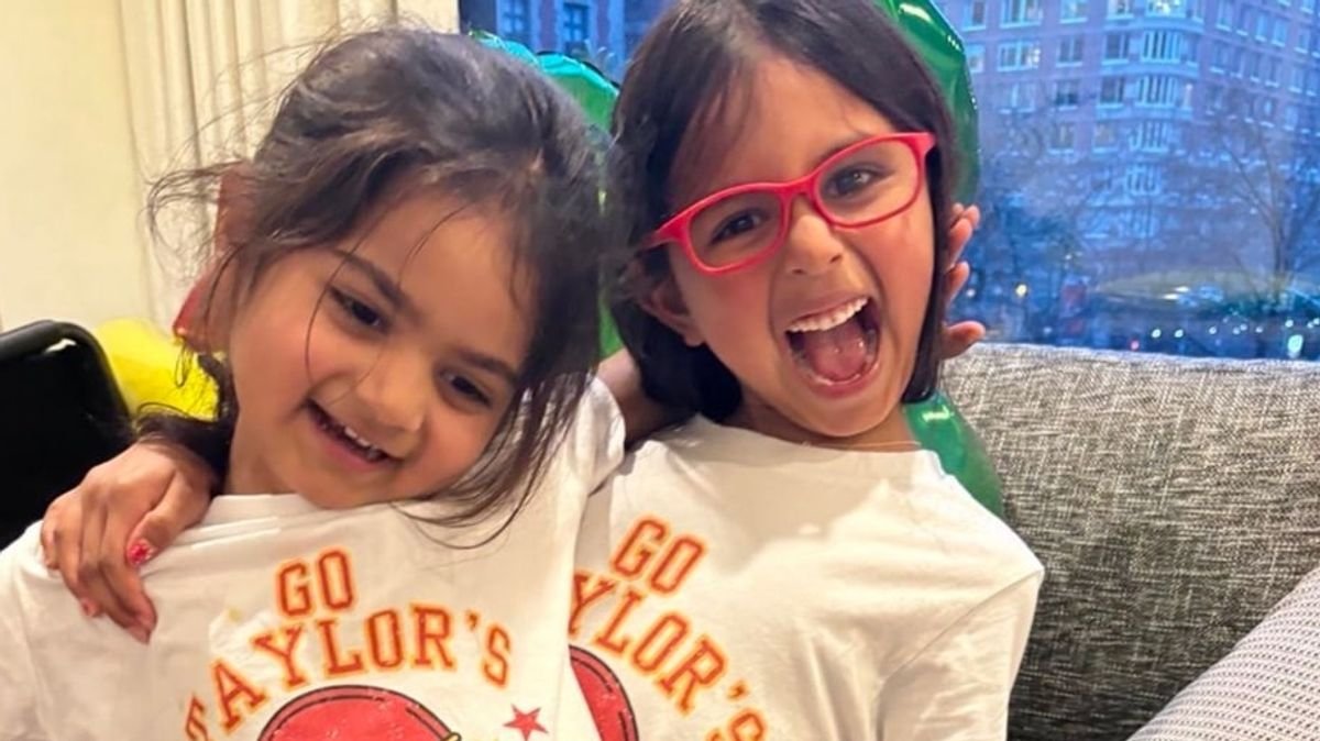 Hoda Kotb's Daughters Cheer on Mom in Matching 'Today' Shirts