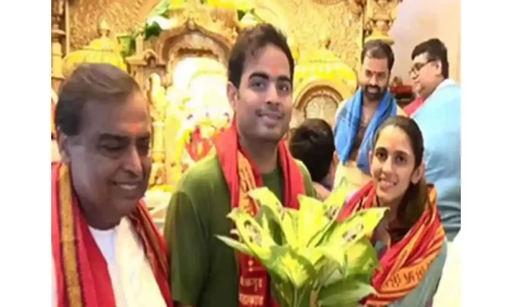 Mukesh Ambani, son Akash Ambani and wife Shloka Mehta offer prayers at ...