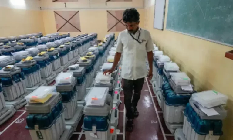 NDA leads in 294 seats The NDA alliance is leading in 294 seats, India at 229, and others at 19
