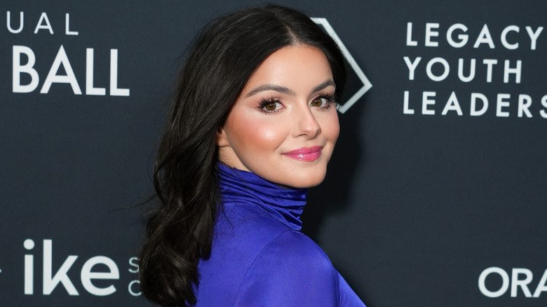 Ariel Winter posing on the red carpet.