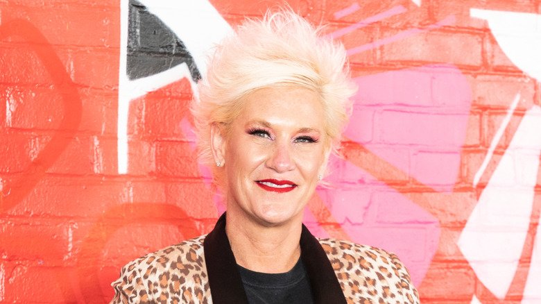 Anne Burrell smiling