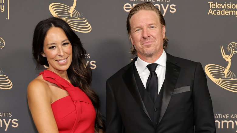 Joanna and Chip Gaines pose at the 2022 Creative Arts Emmys