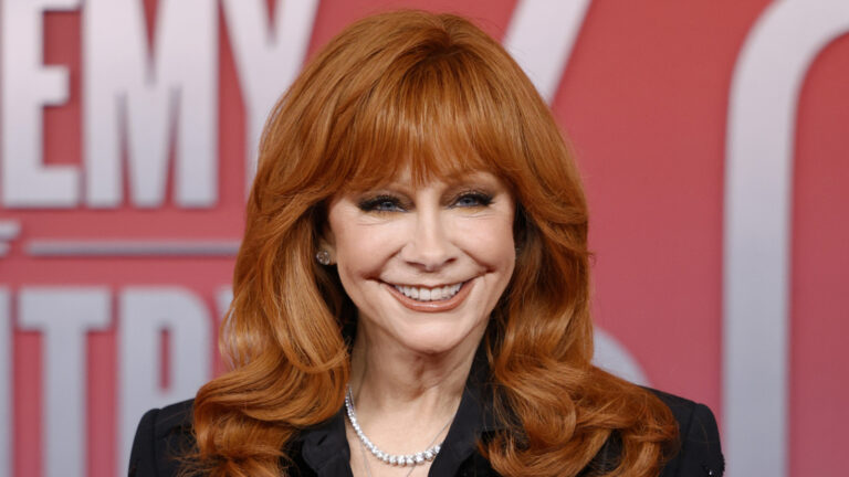 The Uncommon Occasions Reba McEntire Uncovered Her Pure Hair To Hundreds of thousands