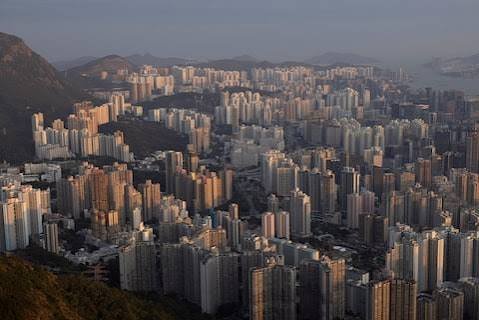 Hong Kong Home Prices Fall for First Time Since March 2025 Amid Market Pressure