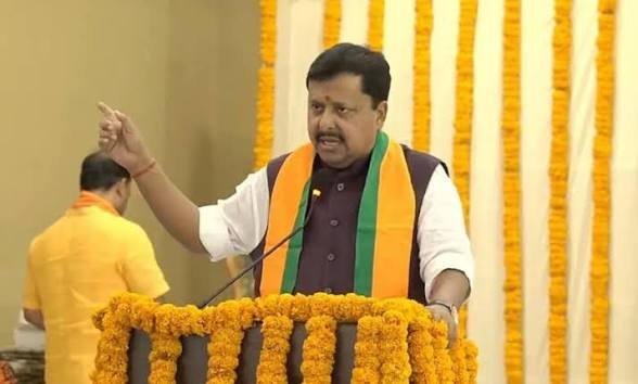 BJP Chief Nitin Nabin Summons Three Delhi MPs Over Visit to Sajjan Kumar’s Residence