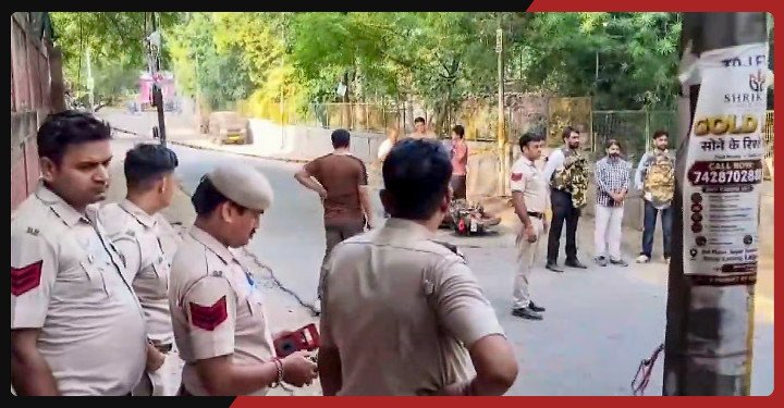 Three Men Posing as Policemen Allegedly Gang-Rape 17-Year-Old in Delhi Park